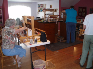 Sitting or standing to sley reed